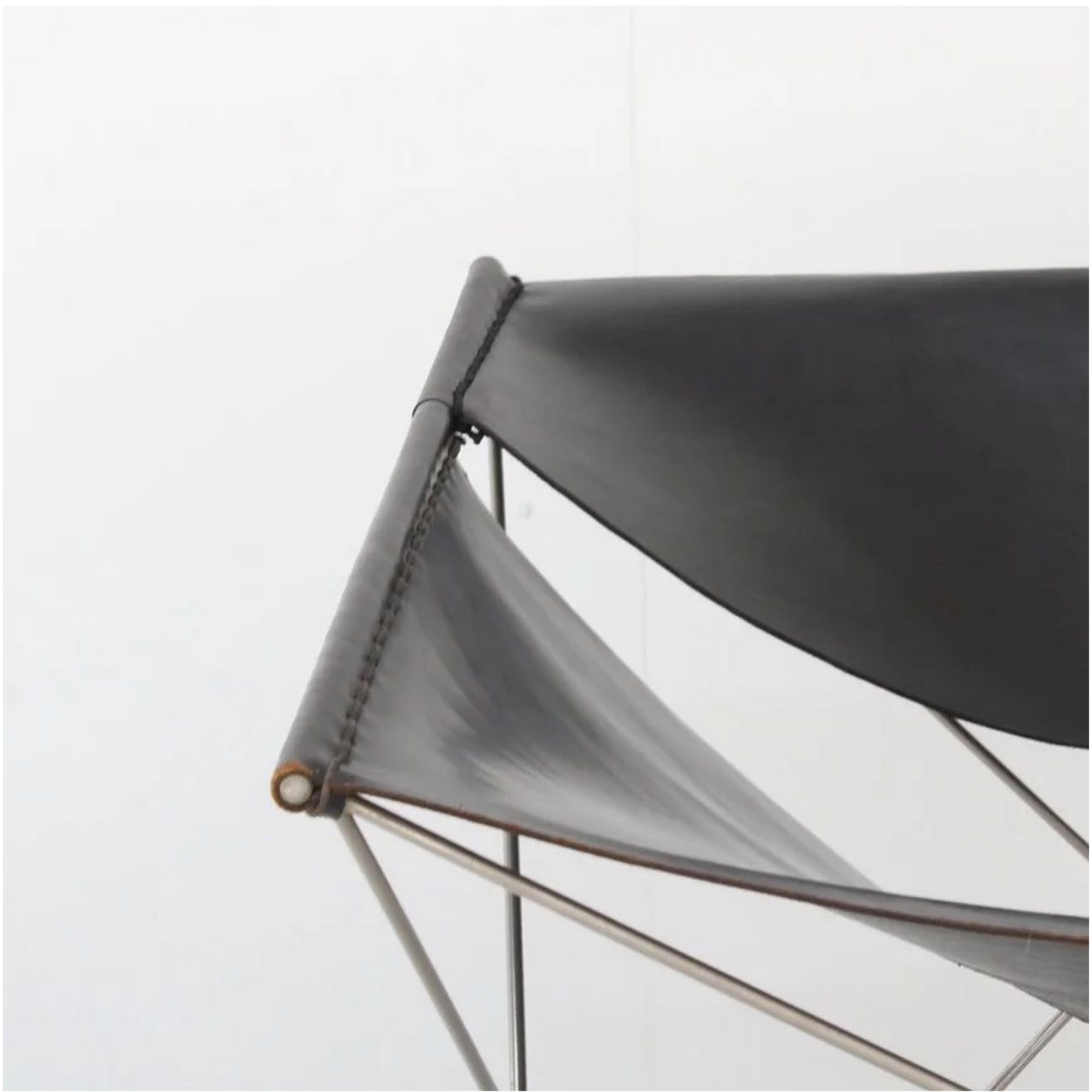 F675 Butterfly Chair
