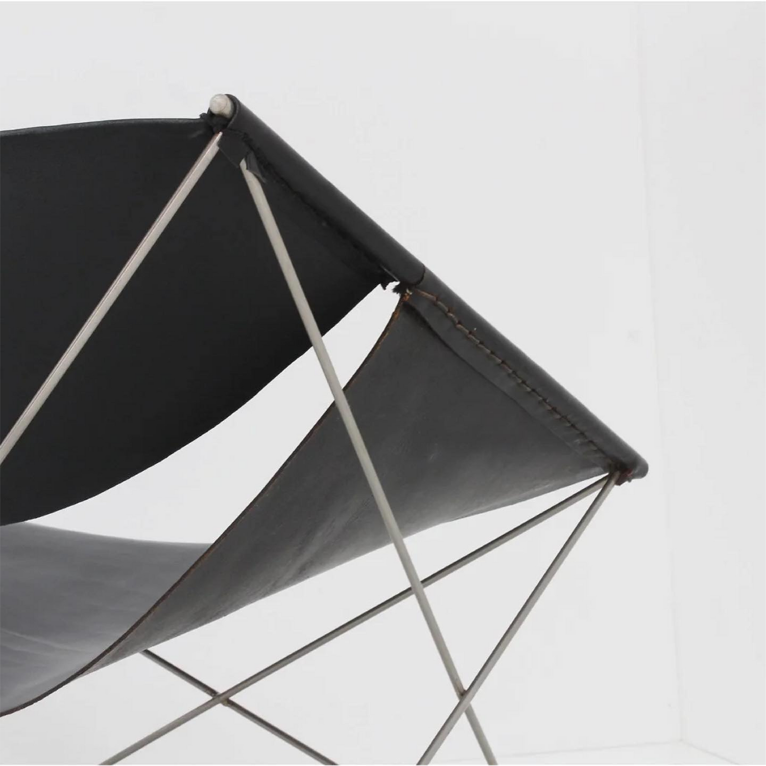 F675 Butterfly Chair