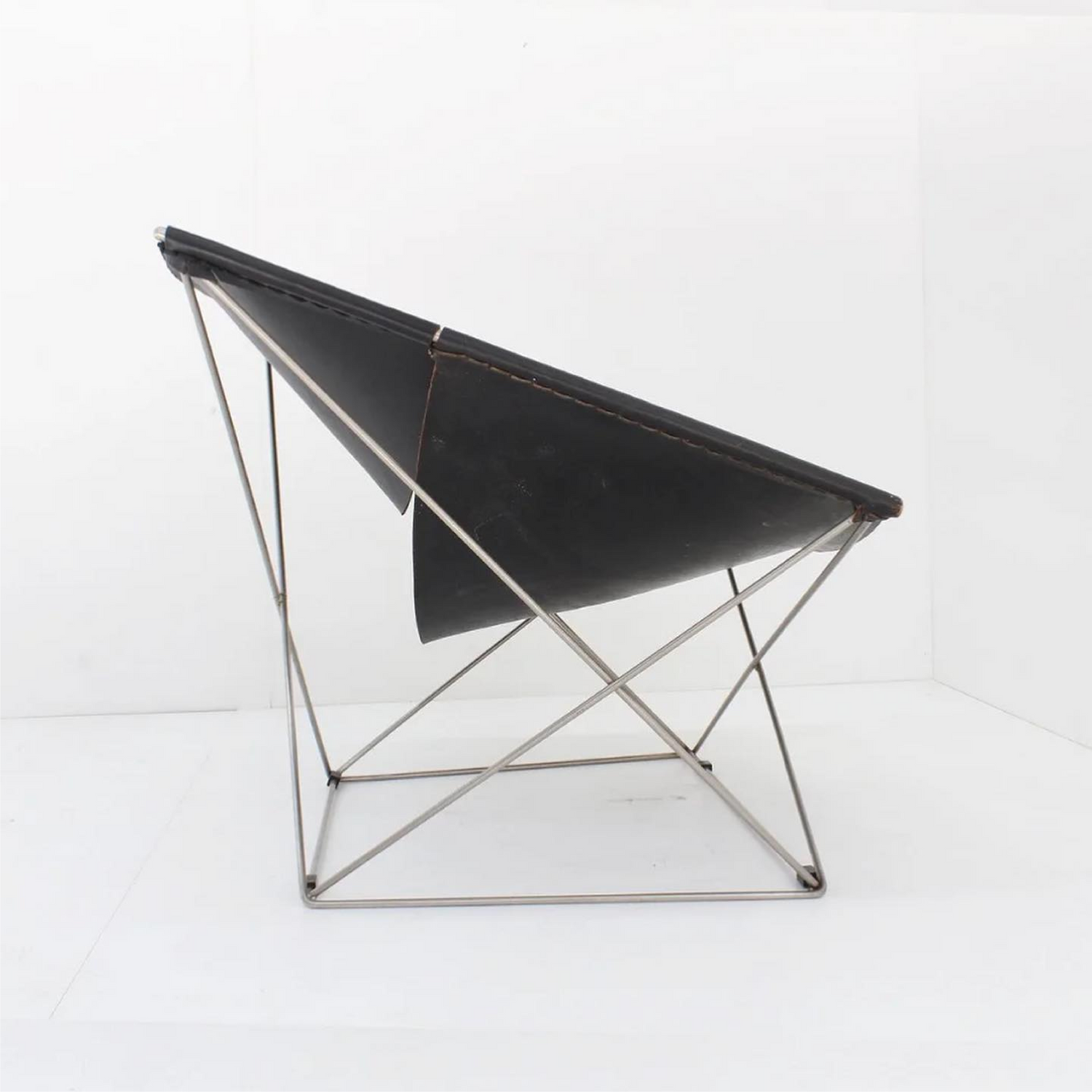 F675 Butterfly Chair