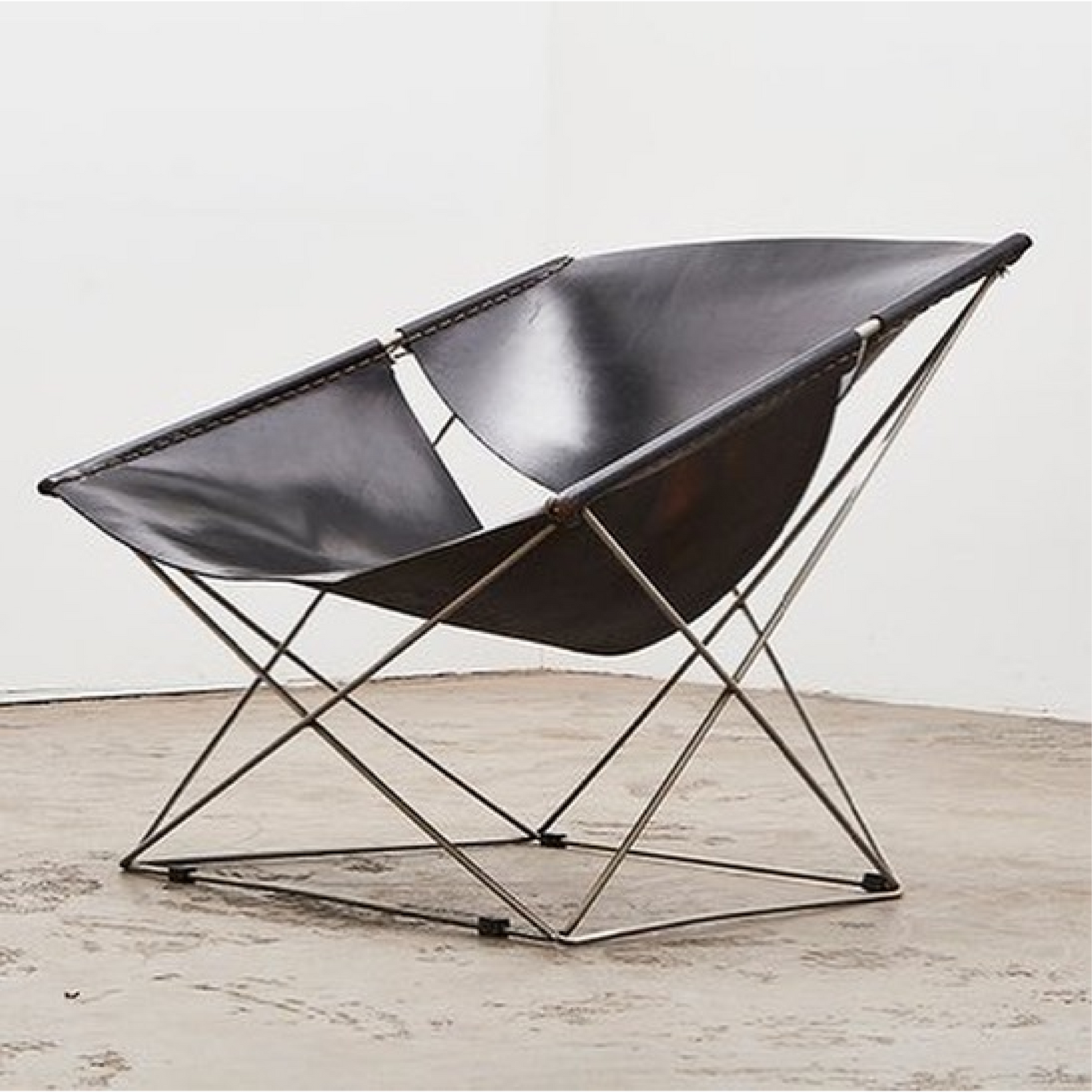 F675 Butterfly Chair